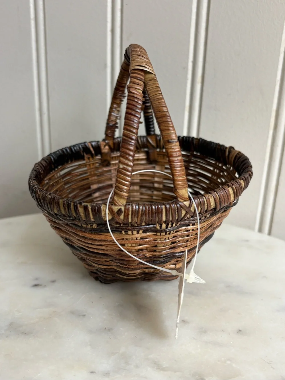 NEW Vintage Small Woven Basket Brown VTG Farmhouse Country Cottagecore Primitive